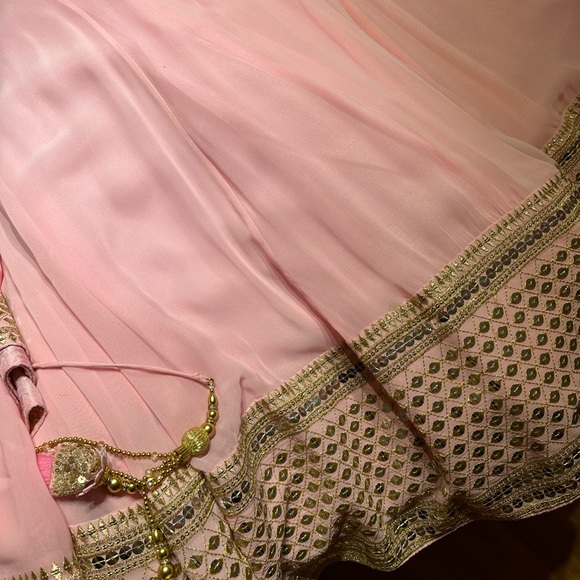 Indian designer lehnga outfit - Picture 5 of 5